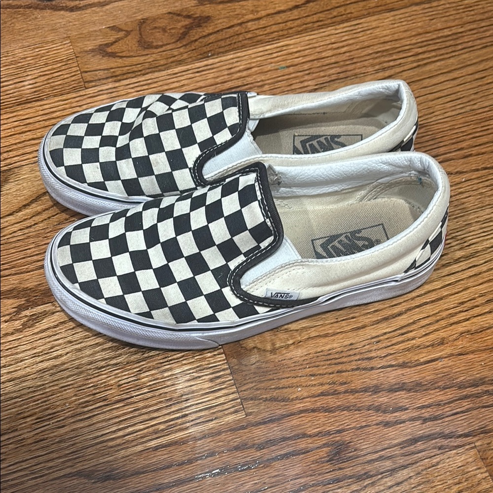 Vans womens Checkered Slip-On Shoes - Black and White